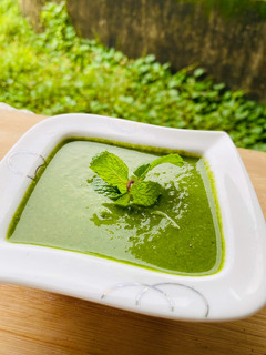 ગ્રીન ચટણી(green chutney recipe in Gujarati) રેસીપી મુખ્ય ફોટો
