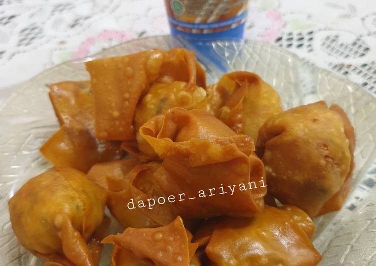Pangsit goreng isi udang