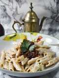 Penne con gorgonzola e cipolle caramellate