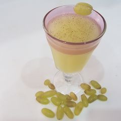 A picture of Refreshing grapes juice/drink.