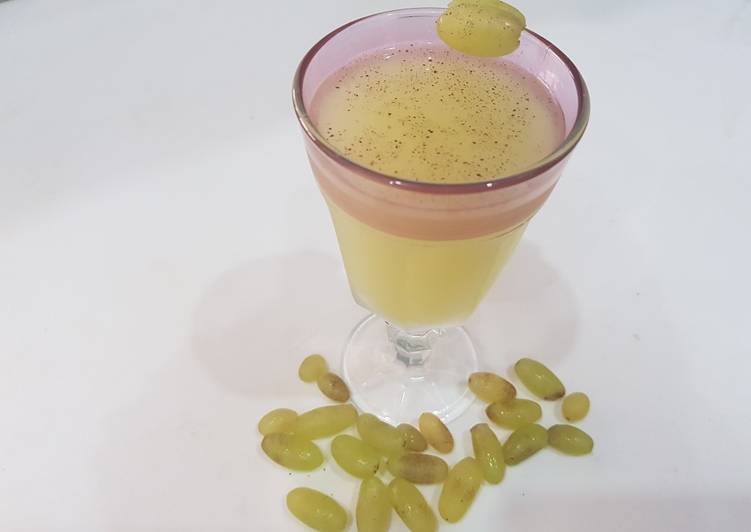 Recipe of Quick Refreshing grapes juice/drink