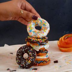 A picture of Apple donut.