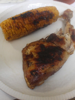 Una foto de Pollo al grill doble con maiz
