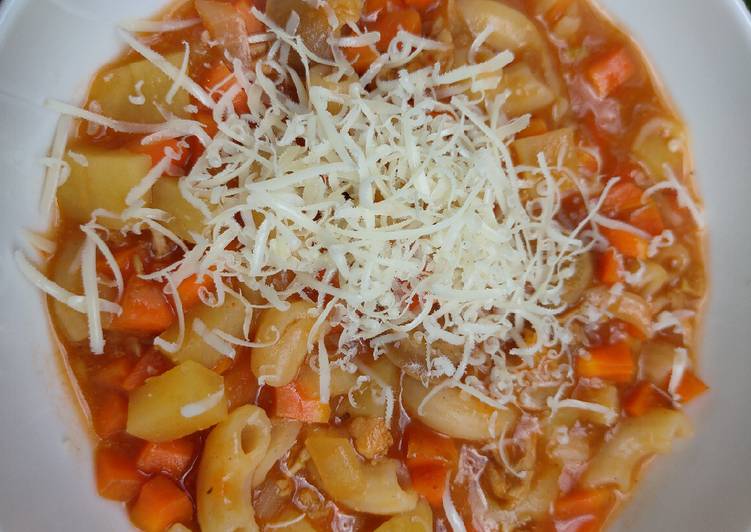 Langkah Mudah untuk Menyiapkan Bolognese Macaroni Soup, Bikin Ngiler