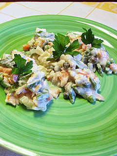 Una foto de 110. Ensaladilla "favorita" con pechuga de pavo