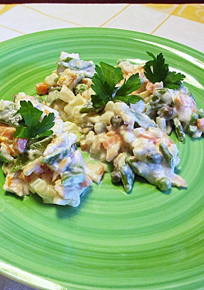 Una foto de 110. Ensaladilla "favorita" con pechuga de pavo