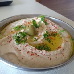 A picture of Hummus.