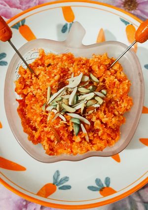 गाजर का हलवा (Gajar ka halwa recipe in hindi) रेसिपी मुख्य फोटो