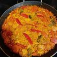 Paella de pollo y verduras