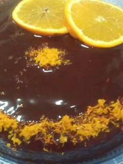 Una foto de Bizcocho de naranja en microonda con cobertura de chocolate