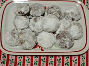 Una foto de polvorones dulces