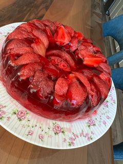صورة لوصفة كيكة الجلي بالفواكه