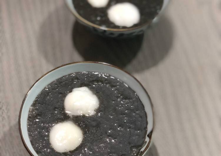 Sup wijen hitam/ black sesame soup