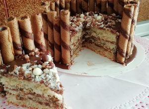 Foto principal de Tarta de claras de huevo, ganache y virutas de chocolates