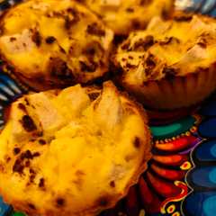 Una foto de Muffins de manzana y harina de coco!!