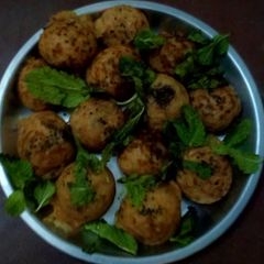 A picture of Rava appam.