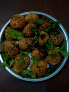 A picture of Rava appam.