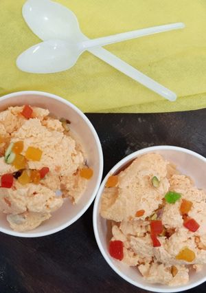 A picture of Papaya vanilla ice-cream.