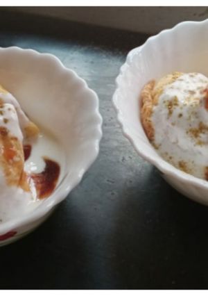 A picture of Dahi Vada (urad dal).