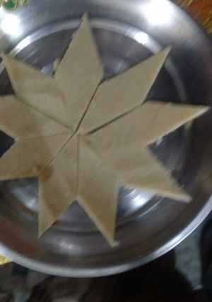 काजू कतली (kaju katli recipe in Hindi) रेसिपी मुख्य फोटो