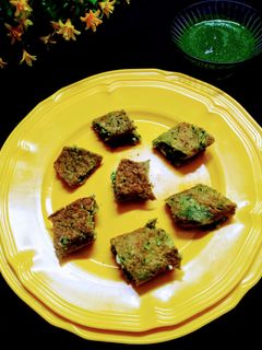 हरी मूंग दाल चीला चटनी रैप(Hari moong daal chilla chutney rap recipe in Hindi) रेसिपी मुख्य फोटो