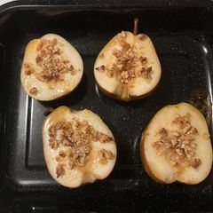 A picture of Baked pear with honey.