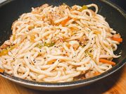 Una foto de fideos japoneses