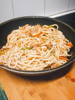 Una foto de Udon salteados