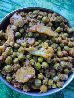 பட்டாணி காலிஃப்ளவர் மசாலா (pattani cauli Flower MAsala Recipe in tamil) செய்முறை முக்கிய புகைப்படம்