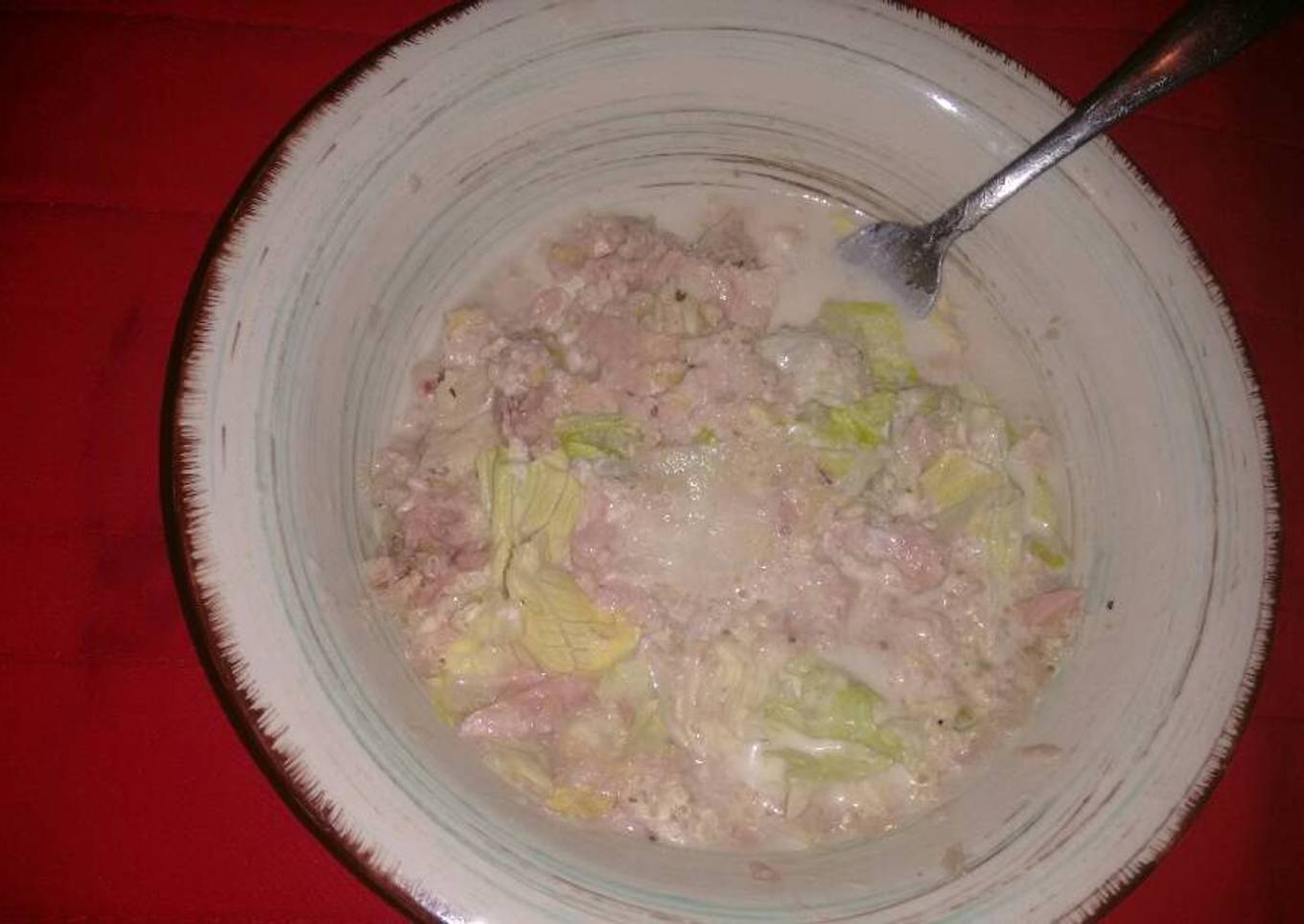 Ensalada sencilla de atún, quinoa y lechuga. ॐ