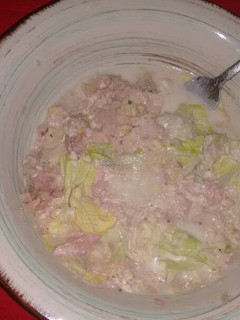 Una foto de Ensalada sencilla de atún, quinoa y lechuga. ॐ