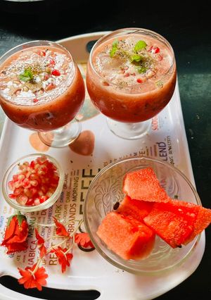 A picture of Melon and pomegranate Mojito.
