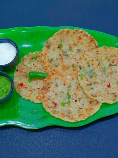 શક્કરીયા & સાબુદાણા ના પરોઠા (Shakkriya Sabudana Paratha Recipe In Gujarati) રેસીપી મુખ્ય ફોટો