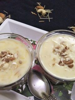 कस्टर्ड दूध सेवइयां (Custard doodh seviyan recipe in hindi) रेसिपी मुख्य फोटो