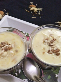 कस्टर्ड दूध सेवइयां (Custard doodh seviyan recipe in hindi) रेसिपी मुख्य फोटो