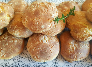 Una foto de Pancitos para el mate, sin harina y con tomillo.😉😉👨‍🍳🧂