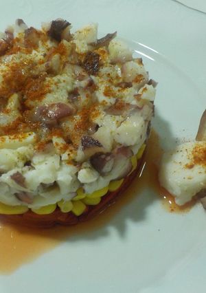 Foto principal de Tartar de pulpo, maíz dulce y pimientos del piquillo