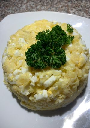 Una foto de Ensalada de papa con huevo y paprika