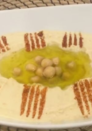 صورة لوصفة المايونيز اليوناني والسلطه المشويه