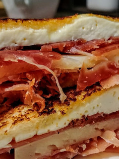 Una foto de SANDWICHS Español🥩con Queso🥪Costeño...!