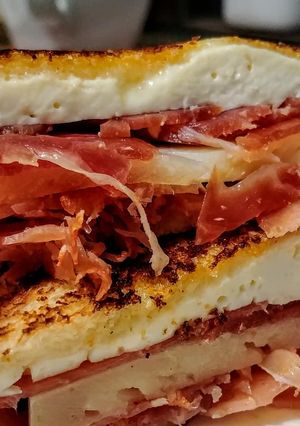 Una foto de SANDWICHS Español🥩con Queso🥪Costeño...!