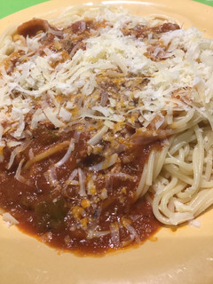 Una foto de Spaghetti con calamares en salsa de tomate 🍅