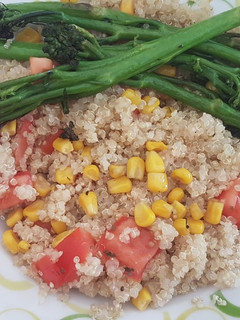 Una foto de Ensalada templada de quinoa y bimi