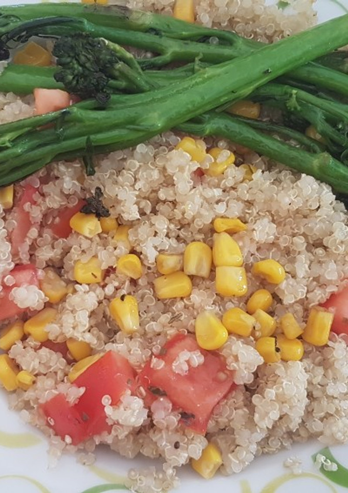 Una foto de Ensalada templada de quinoa y bimi