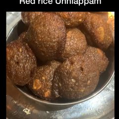 A picture of Unniyappam.