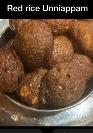 A picture of Unniyappam.
