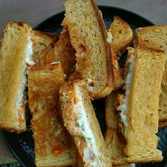 A picture of Cheese Mayonnaise garlic veggies slices.