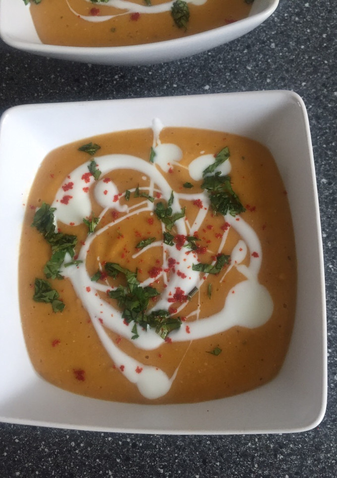 Una foto de Sopa de lentejas rojas (receta turca)