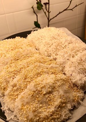 A picture of Palitaw (Filipino Rice Cake).