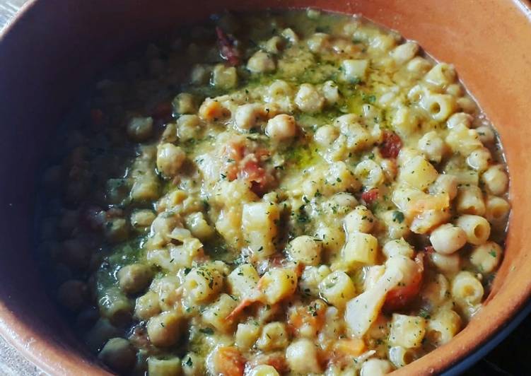 Easiest Way to Prepare Super Quick Homemade Comfort food.. pasta e ceci